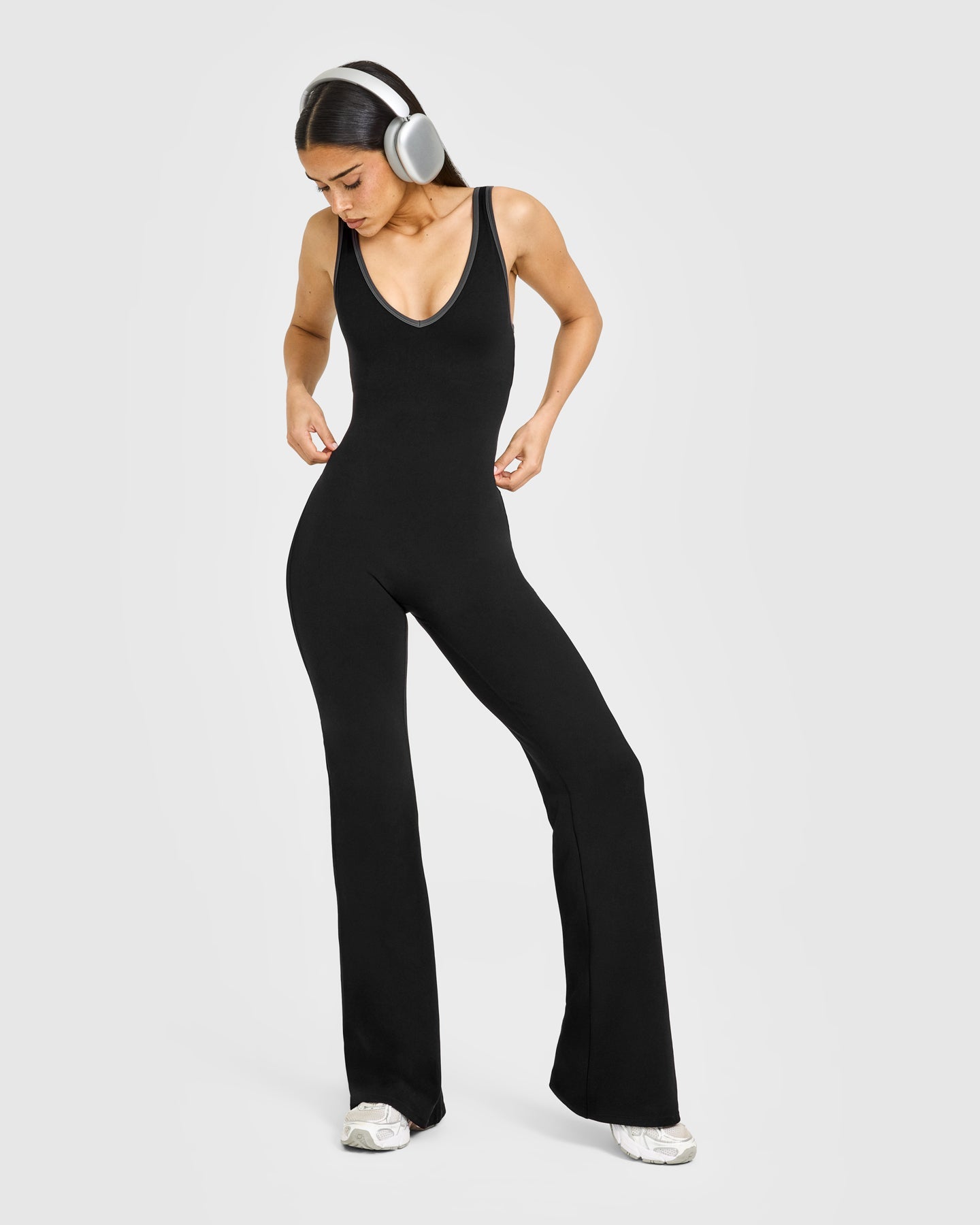 SoftMotion Contrast Scoop Back Flared All in One with White Logo | Black - Image 3