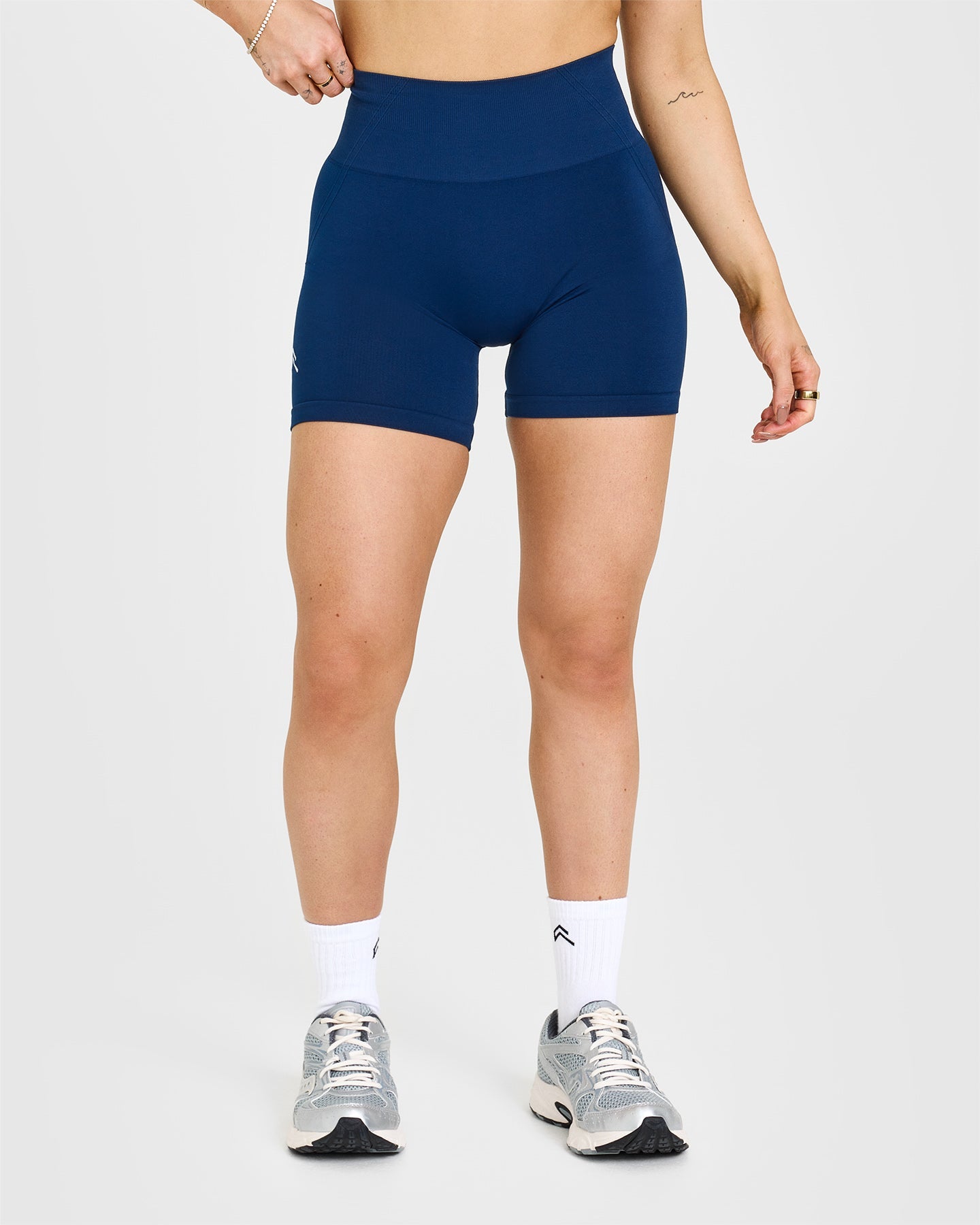 Alternative view of EffortlessLift Seamless Shorts with White Logo | Midnight