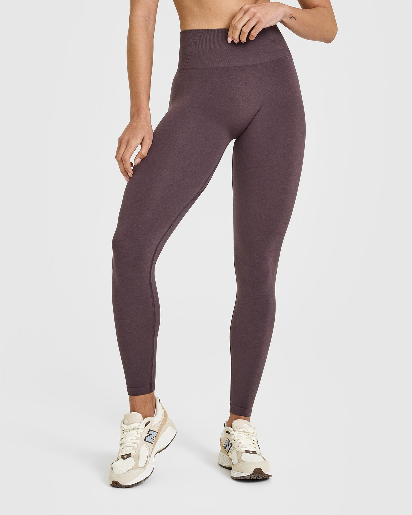 Alternative view of EffortlessLift Seamless Leggings with White Logo | Umber Brown