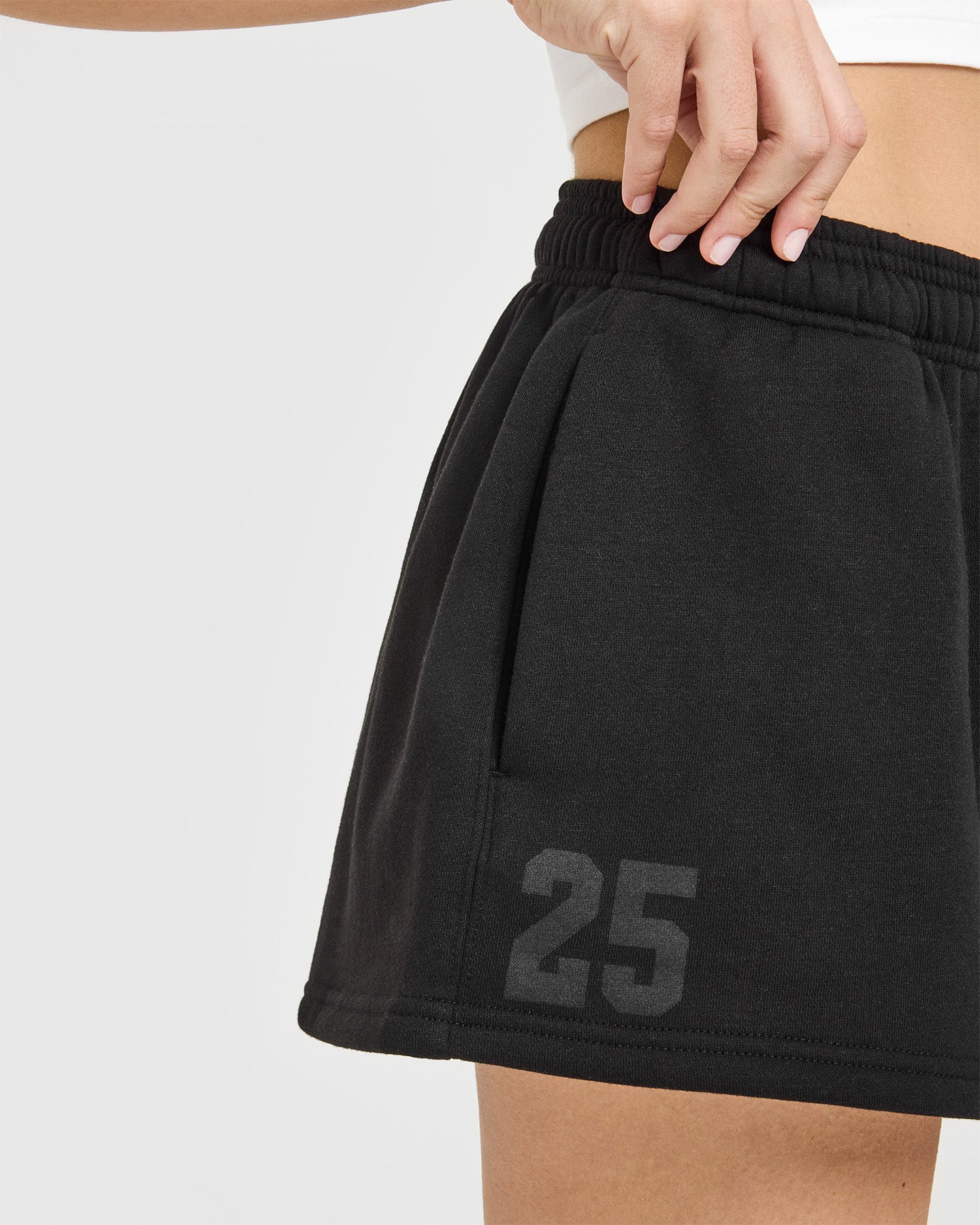 Foundations Oversized Oner 25 Shorts | Black - Image 5