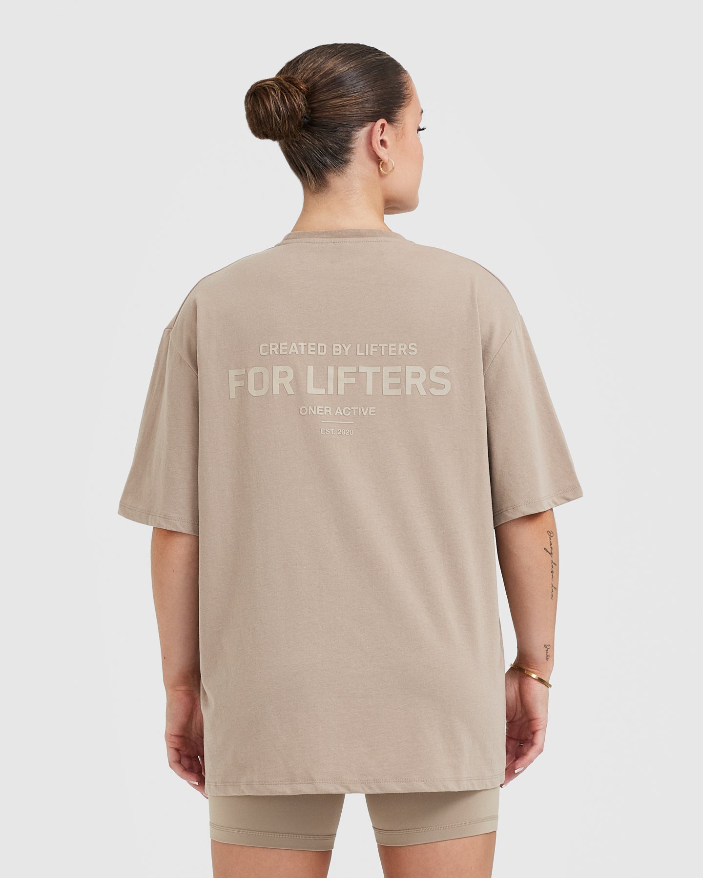 Alternative view of Classic Lifters Graphic Oversized Lightweight T-Shirt | Sandstone