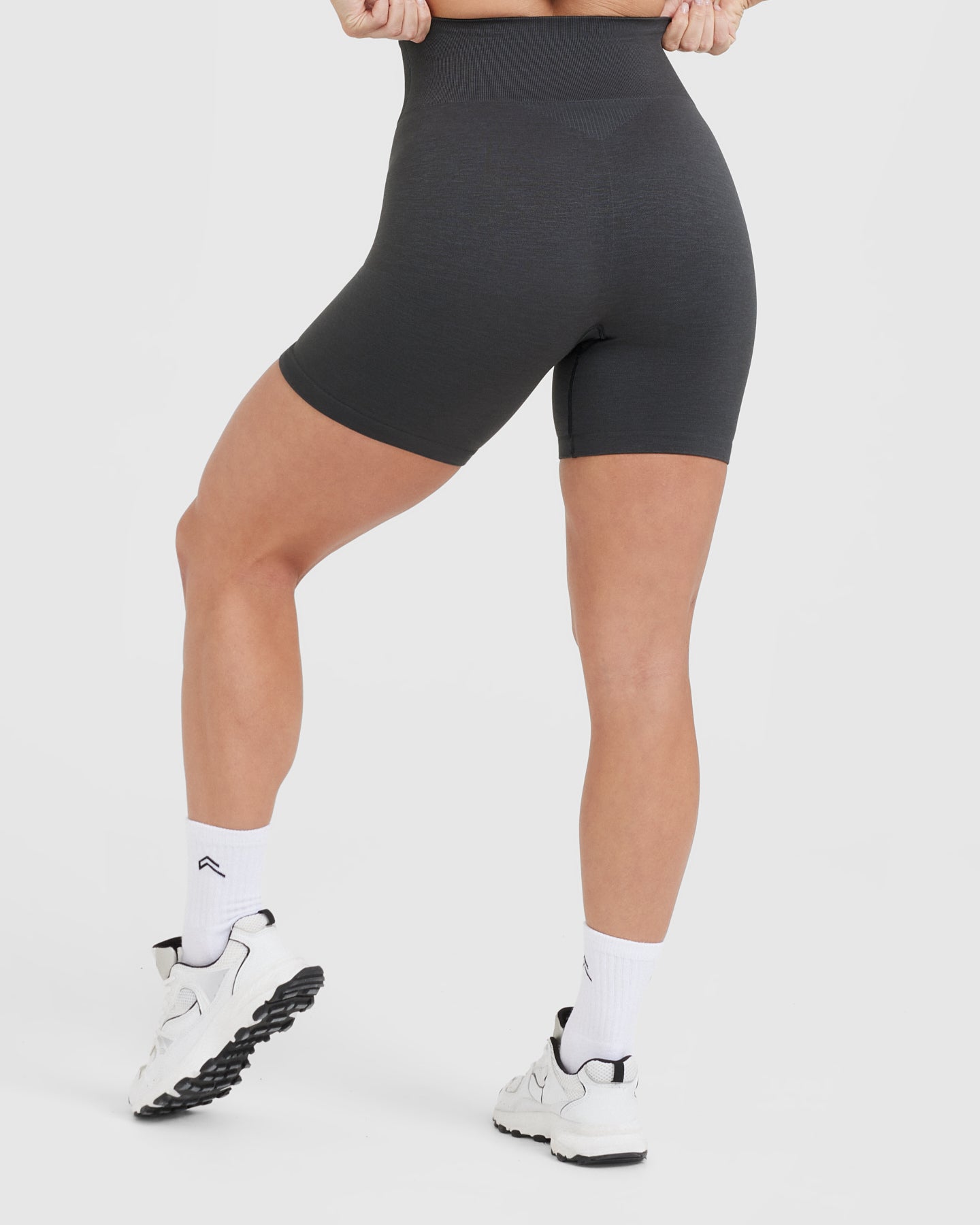 Alternative view of Classic Seamless 2.0 Mid Shorts | Coal Marl