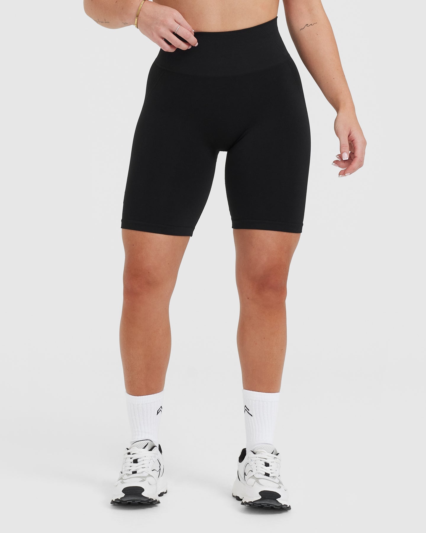 Alternative view of EffortlessLift Seamless Cycling Shorts with White Logo | Black