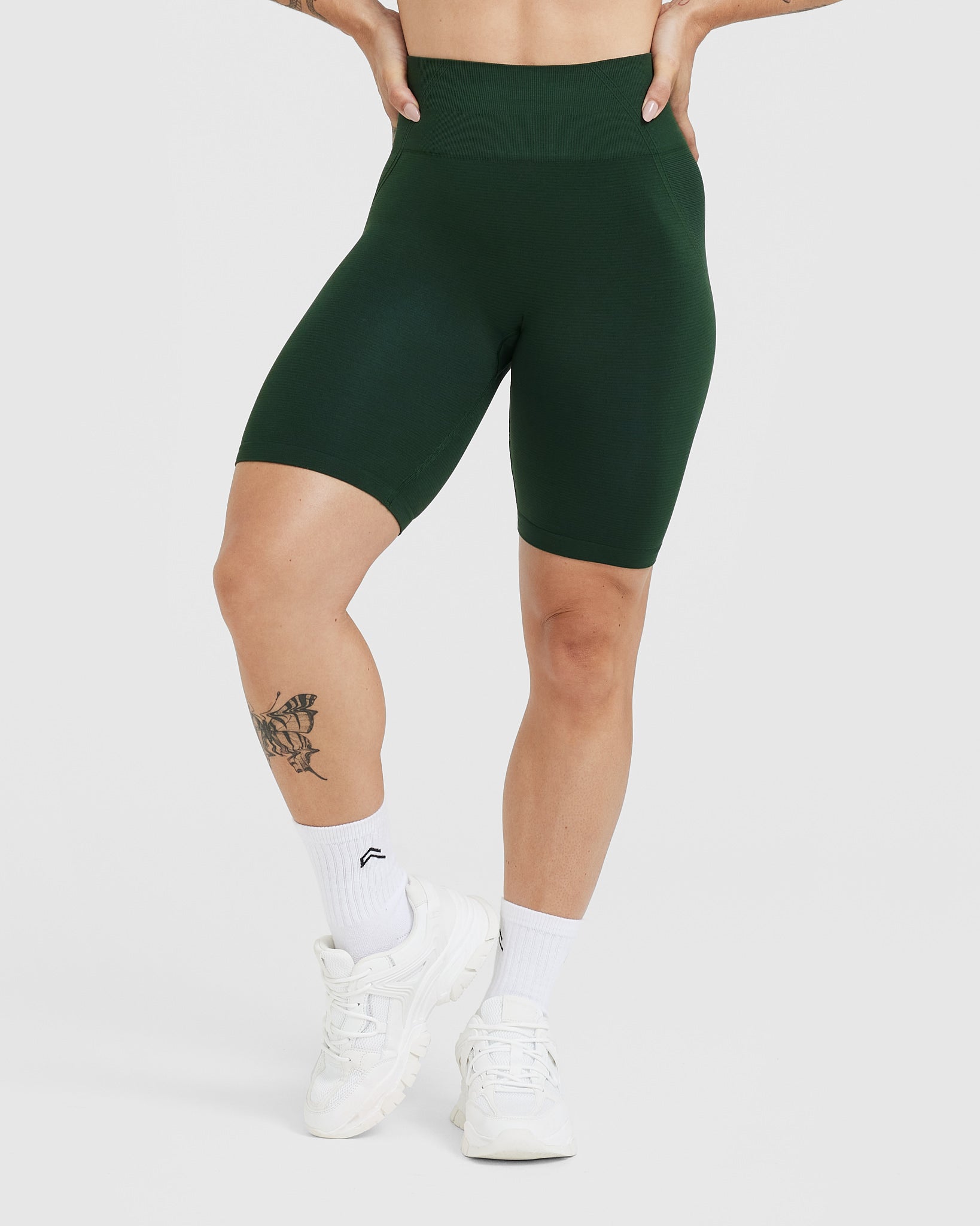 EffortlessLift Seamless Cycling Shorts with White Logo | Evergreen