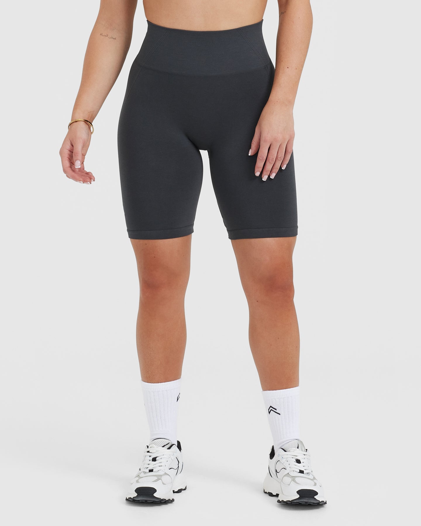 EffortlessLift Seamless Cycling Shorts with White Logo | Coal