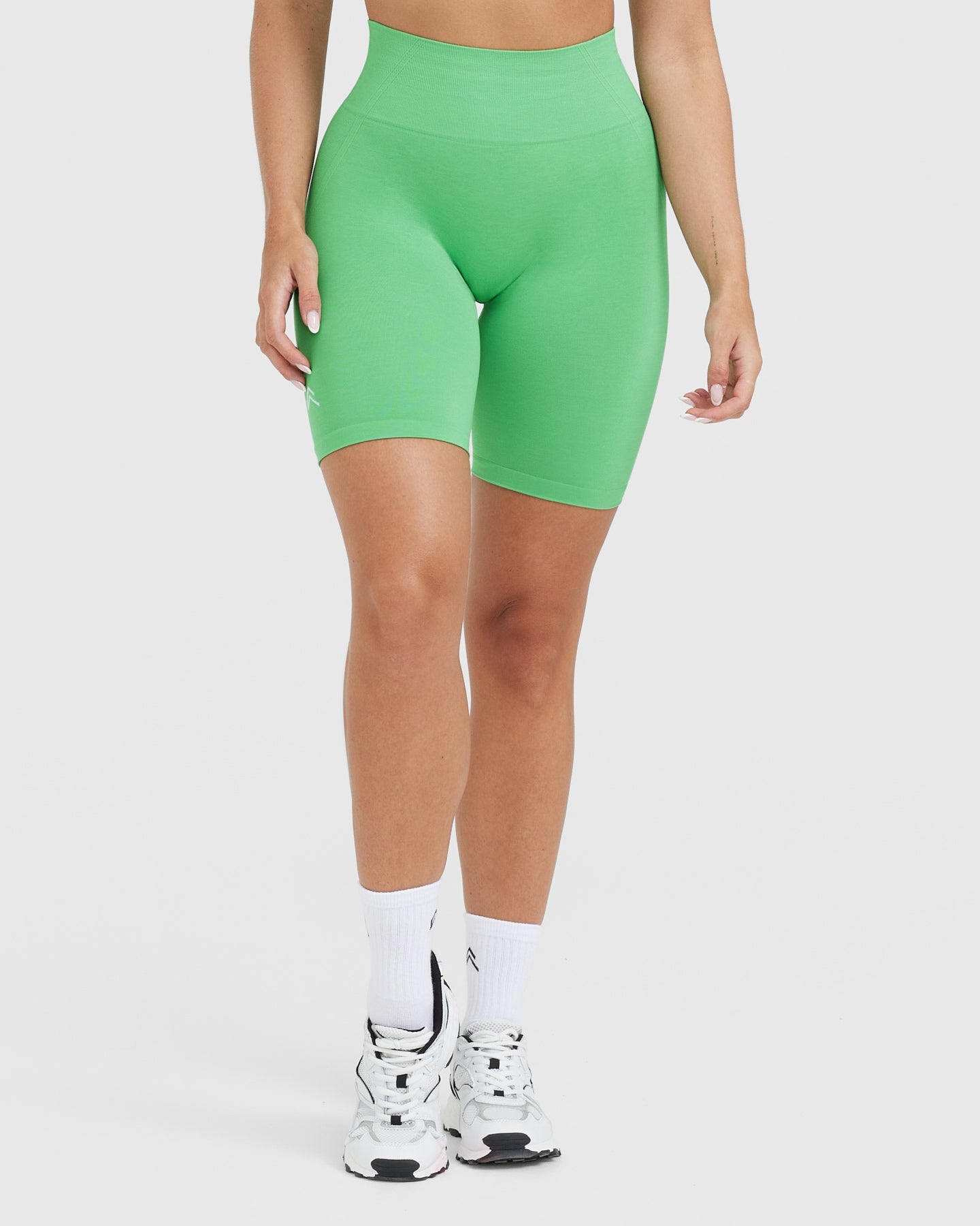 EffortlessLift Seamless Cycling Shorts with White Logo | Jade