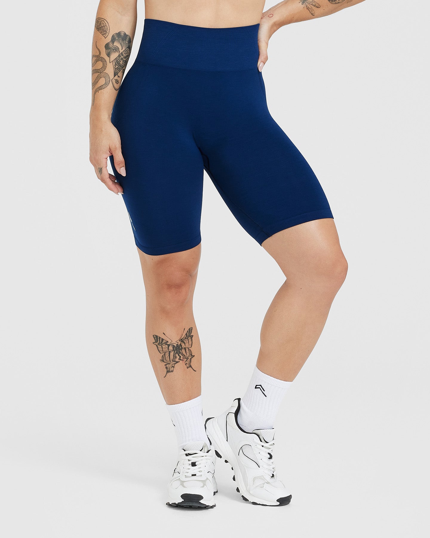 EffortlessLift Seamless Cycling Shorts with White Logo | Midnight