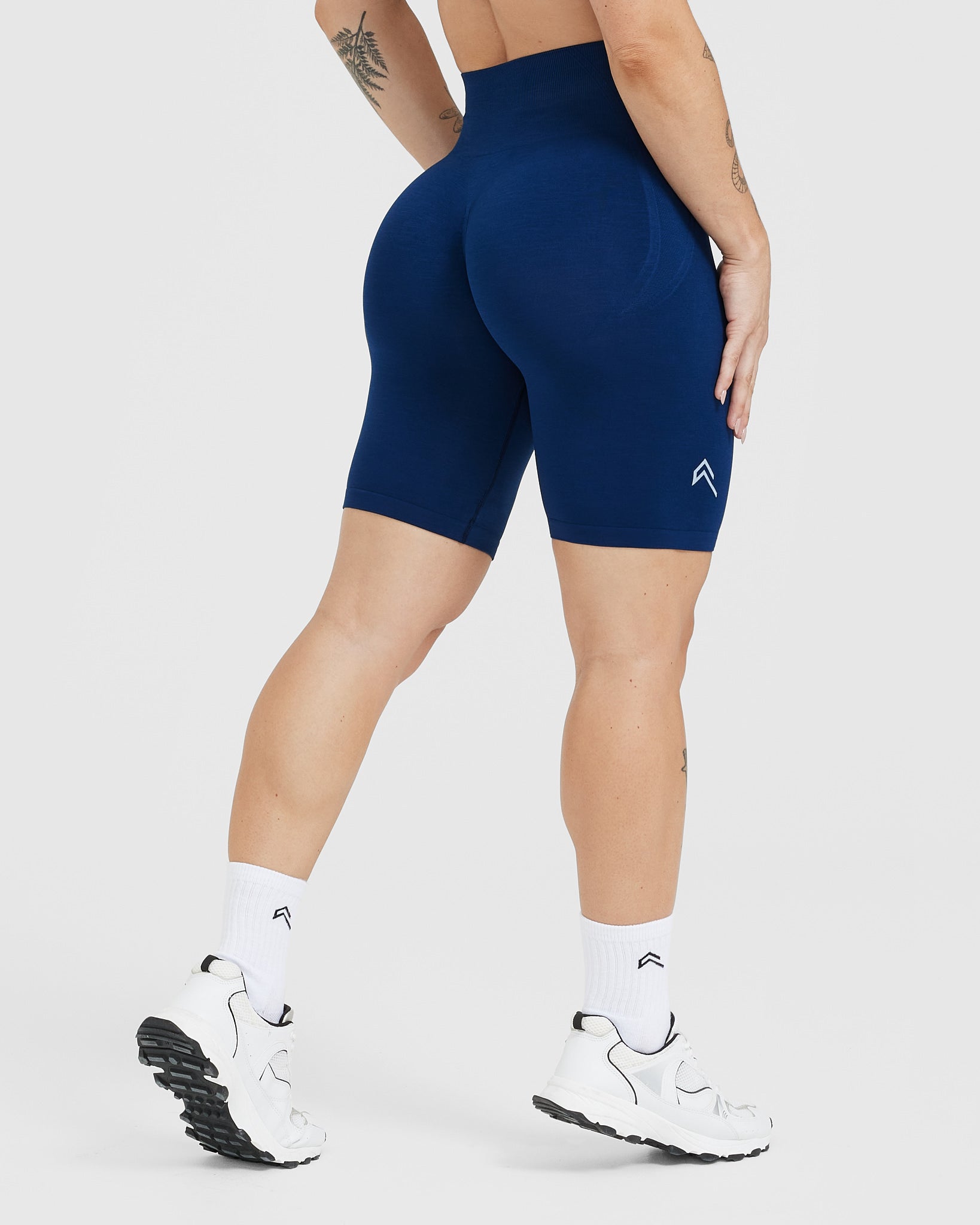 Alternative view of EffortlessLift Seamless Cycling Shorts with White Logo | Midnight