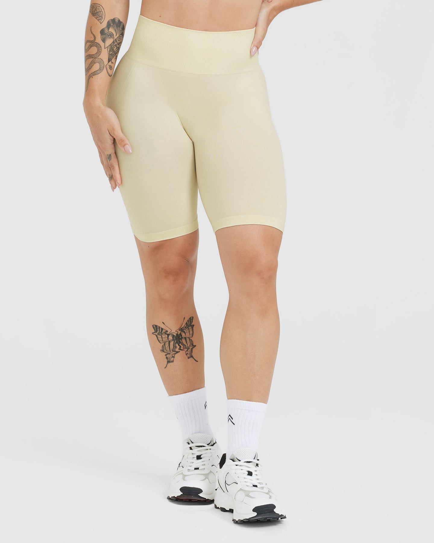 EffortlessLift Seamless Cycling Shorts with White Logo | Vanilla