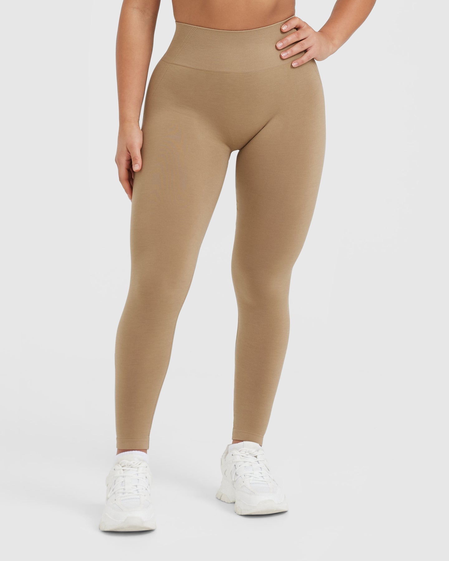 EffortlessLift Seamless Leggings with White Logo | Dune Brown