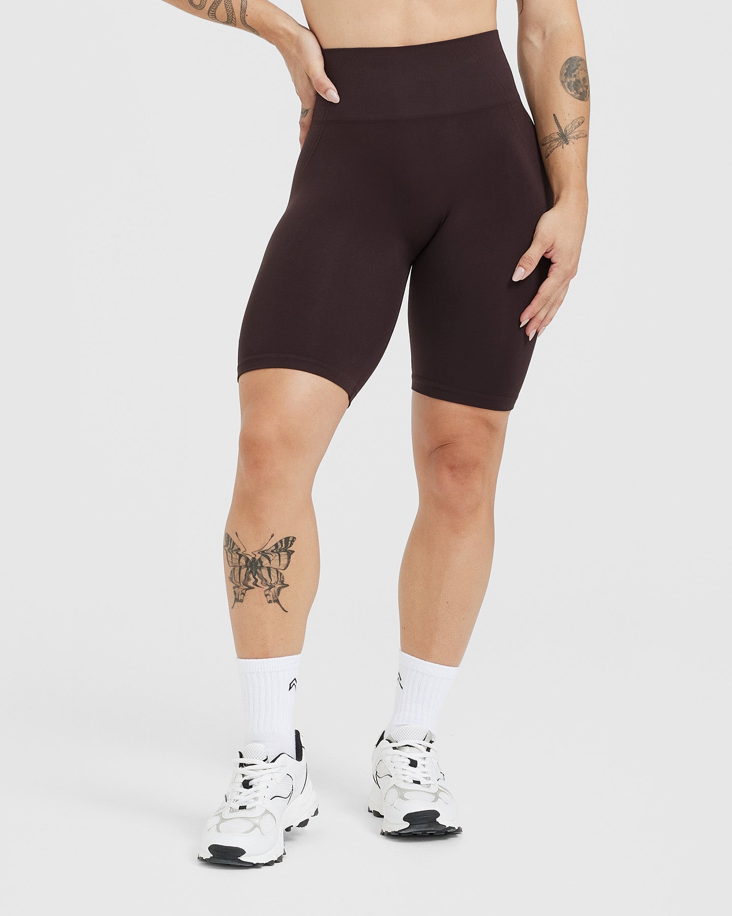 EffortlessLift Seamless Cycling Shorts with White Logo | 70% Cocoa