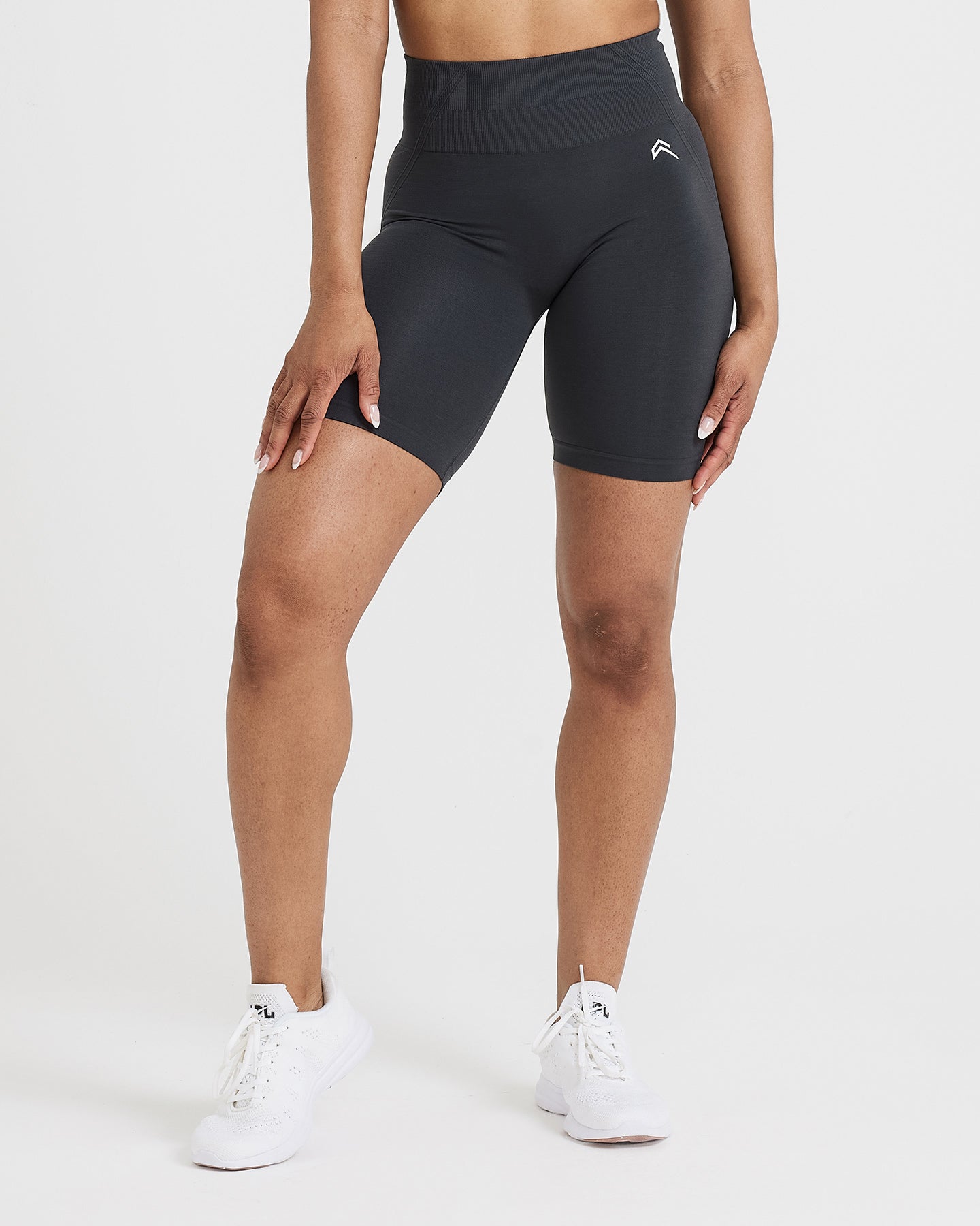 EffortlessLift Seamless Cycling Shorts with White Logo | Coal