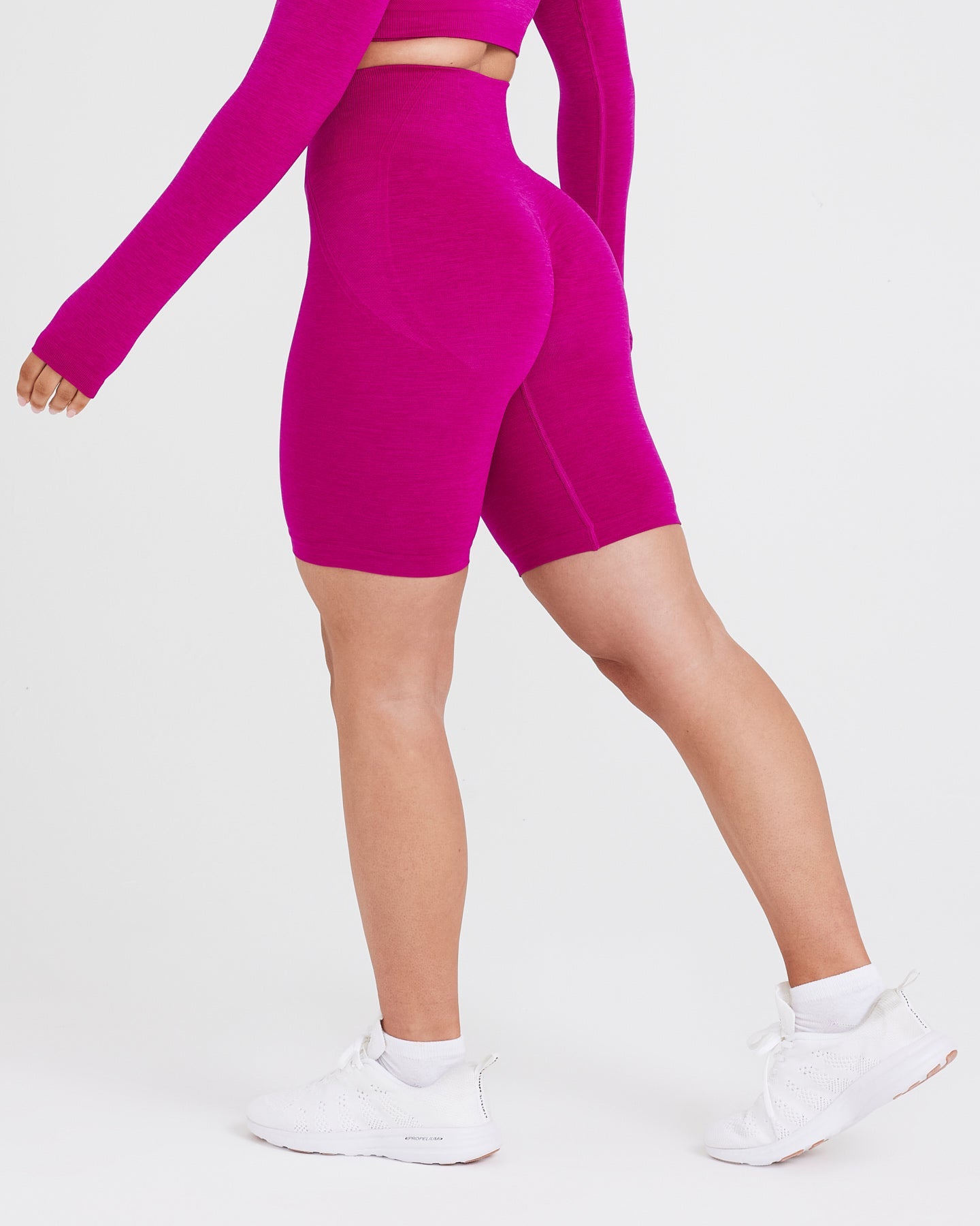 Alternative view of EffortlessLift Seamless Cycling Shorts with White Logo | Fuchsia