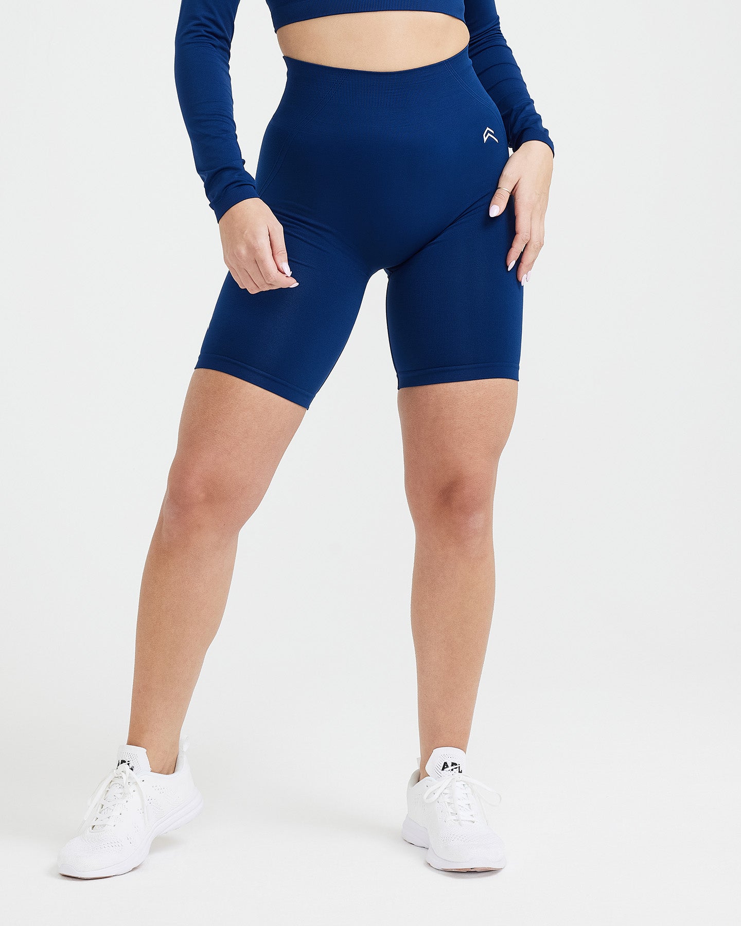 EffortlessLift Seamless Cycling Shorts with White Logo | Midnight