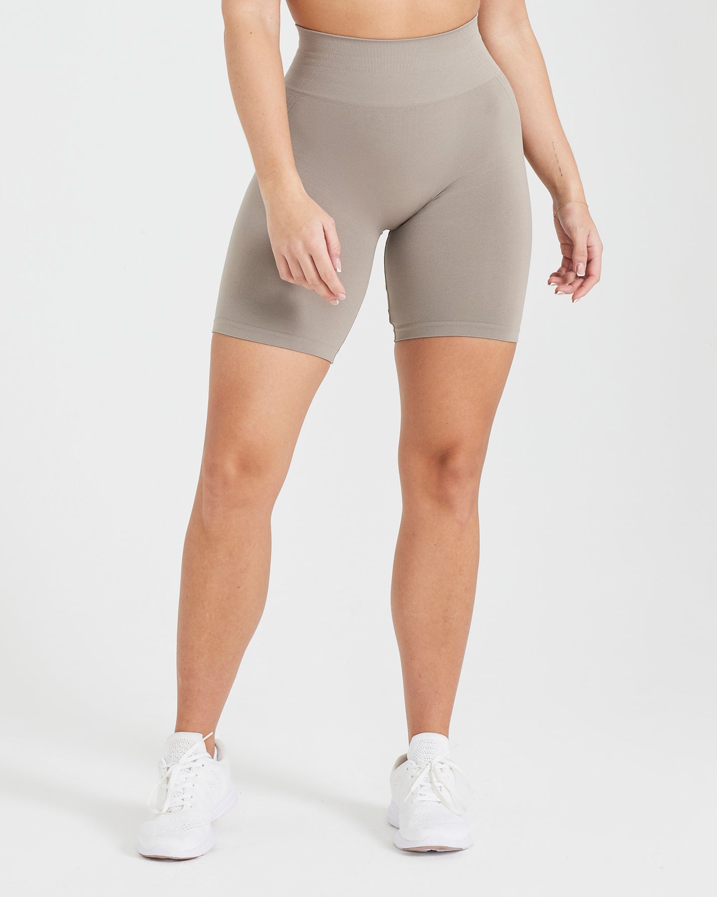 EffortlessLift Seamless Cycling Shorts with White Logo | Minky