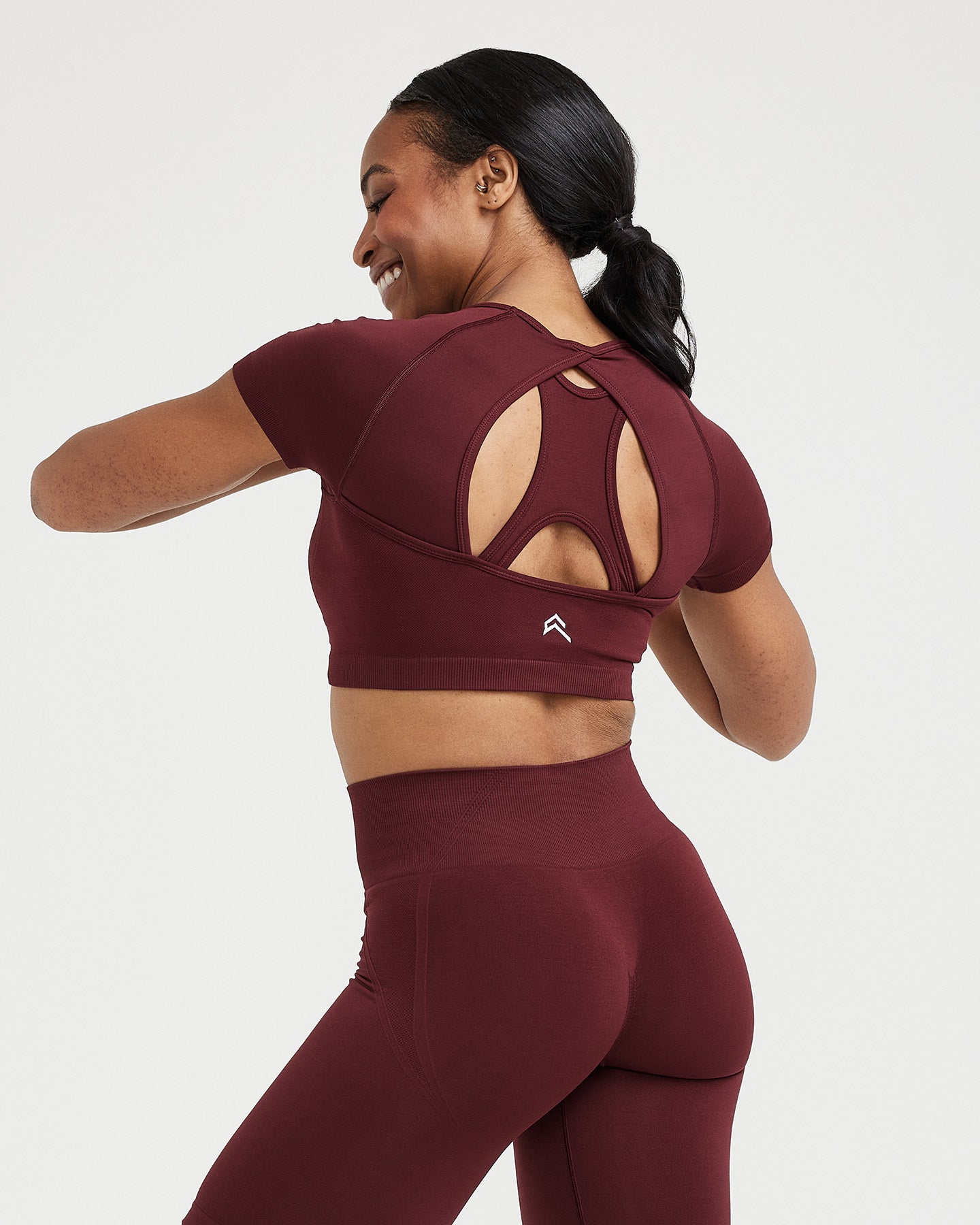 EffortlessLift Seamless Short Sleeve Crop Top with White Logo | Rosewood - Image 4