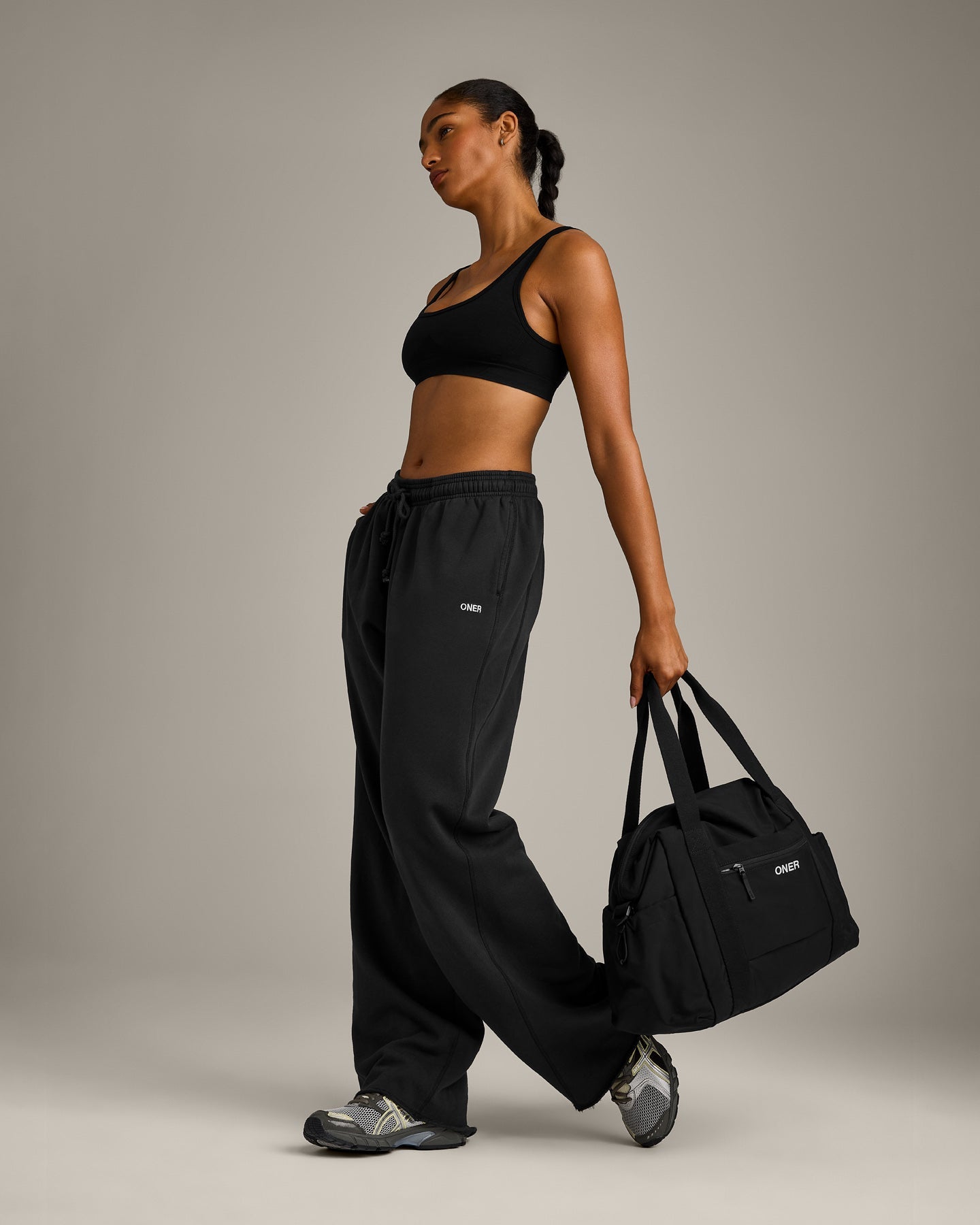 EffortlessLift Square Neck Sports Bra with Grey Logo | Black - Image 3