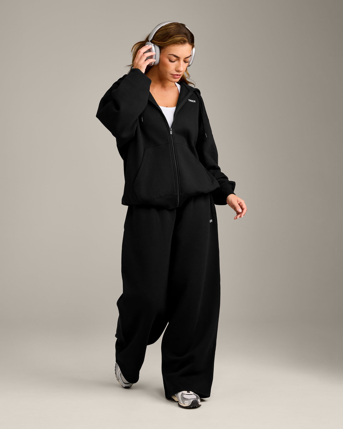 Foundations Cosy Oversized Zip Through Hoodie | Black - Image 3