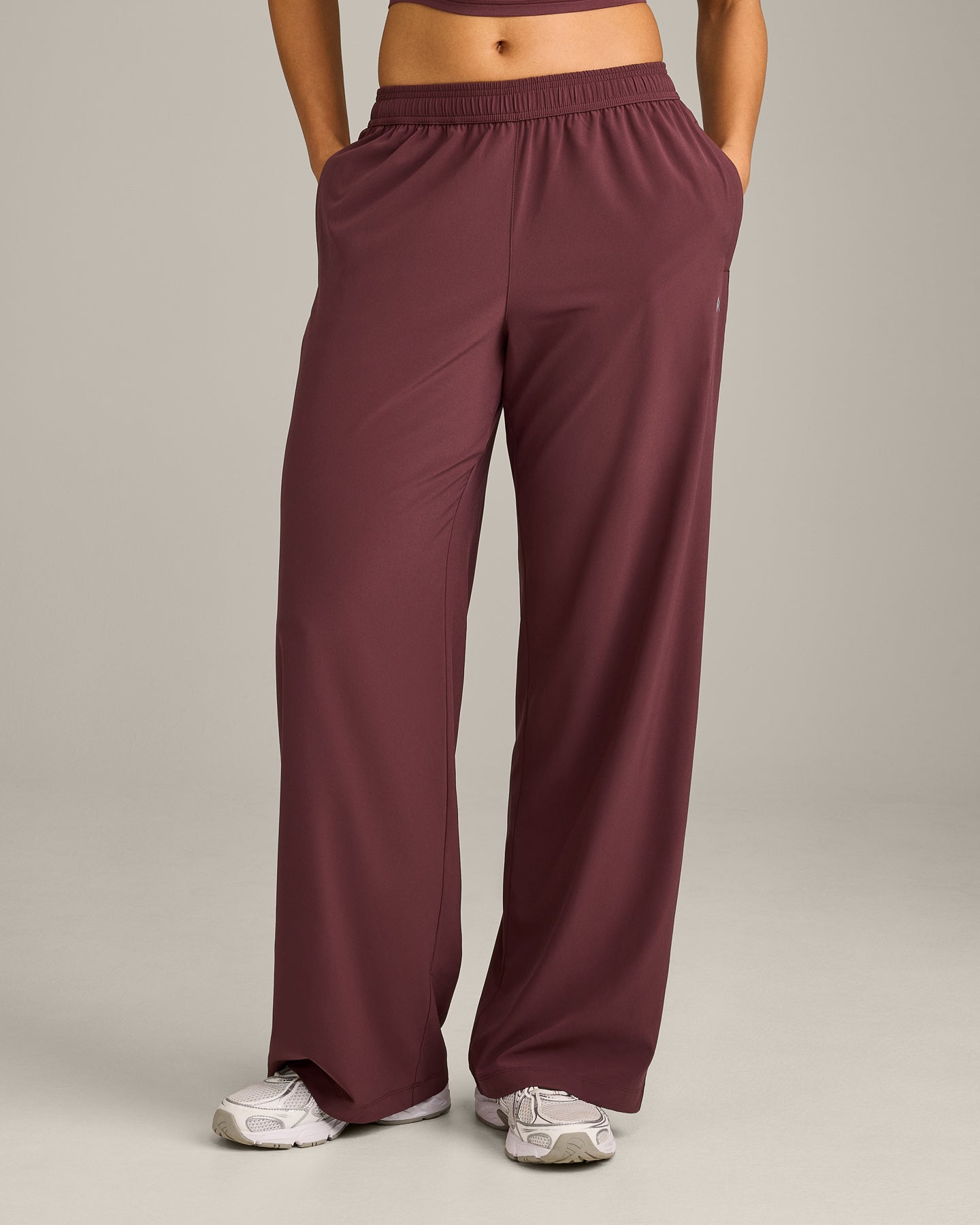 AirMove Straight Leg Pants with Reflective Logo | Velvet Mocha