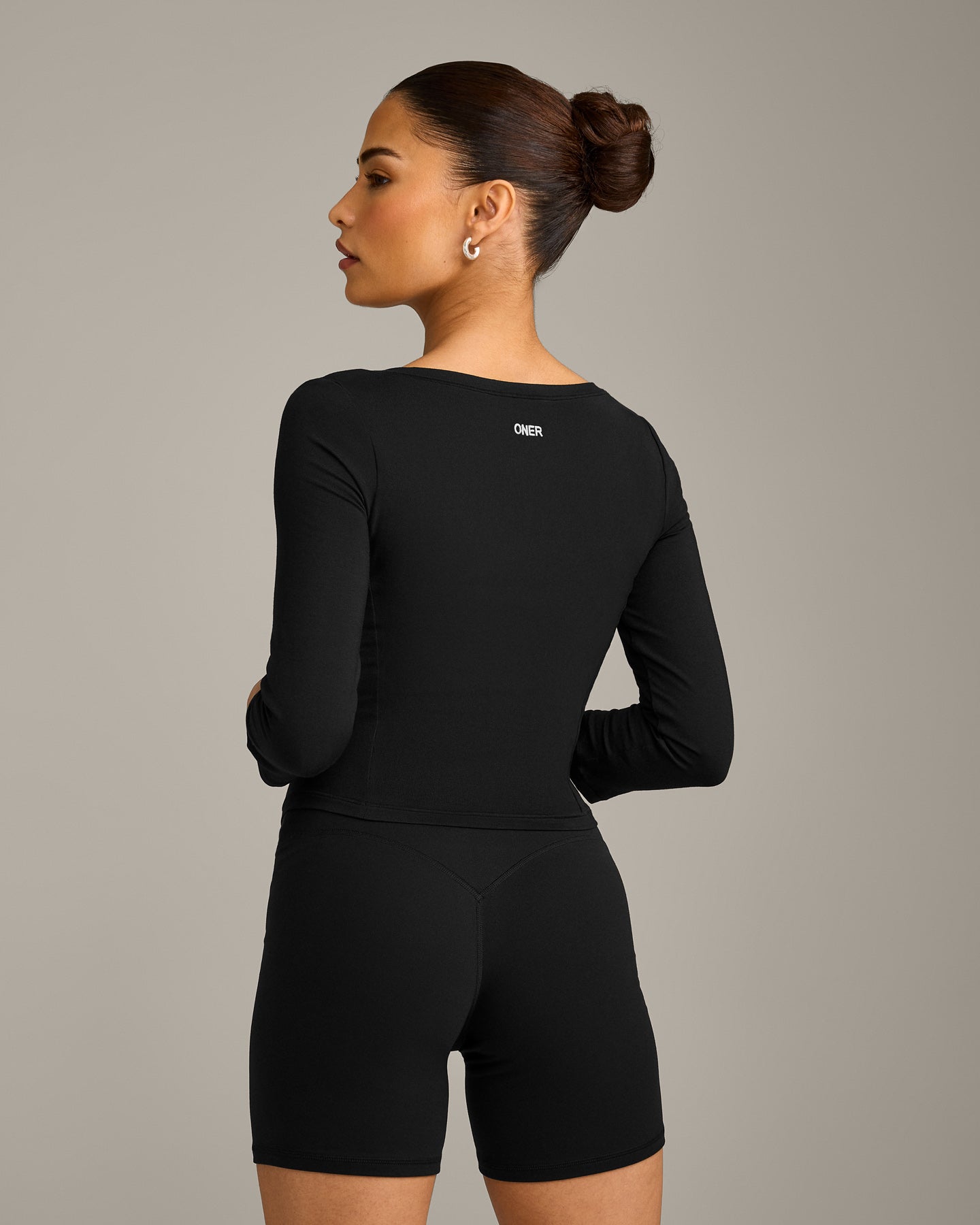 Mellow Motion Wide V Neck 3/4 Length Sleeve Mid Top | Black - Image 6