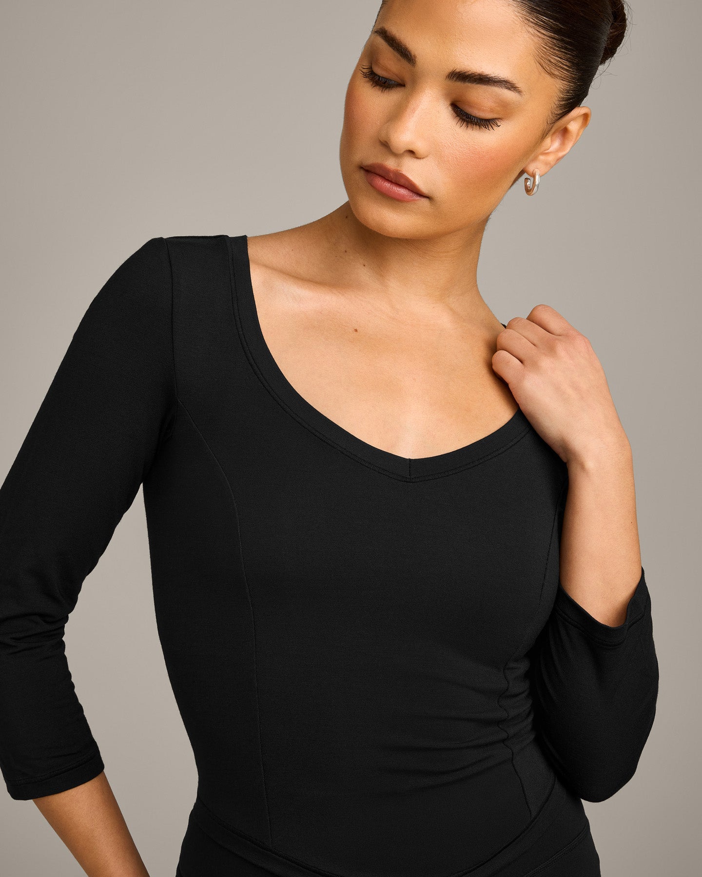 Mellow Motion Wide V Neck 3/4 Length Sleeve Mid Top | Black - Image 4