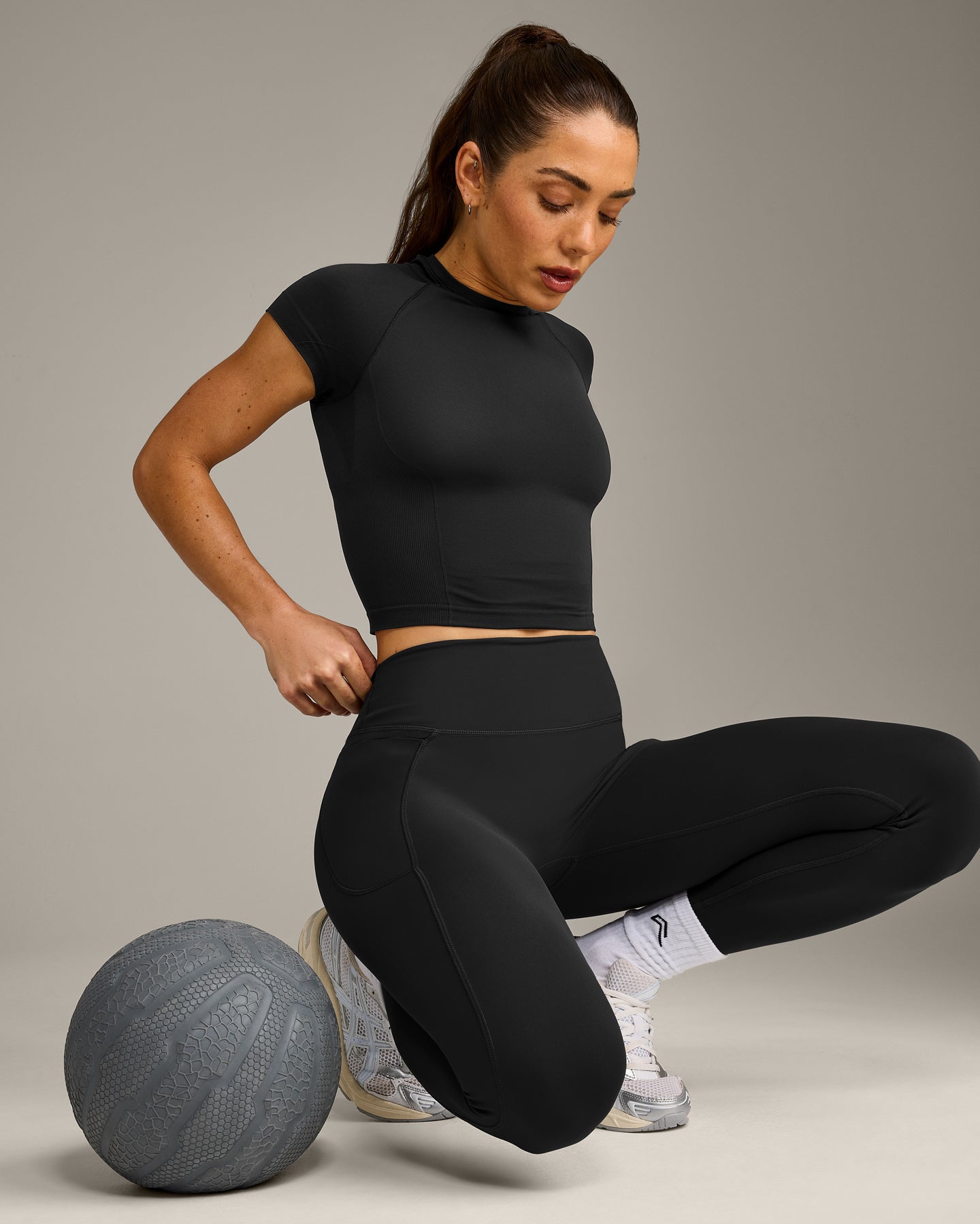 Oner Seamless Fitted Top | Soft Black - Image 3