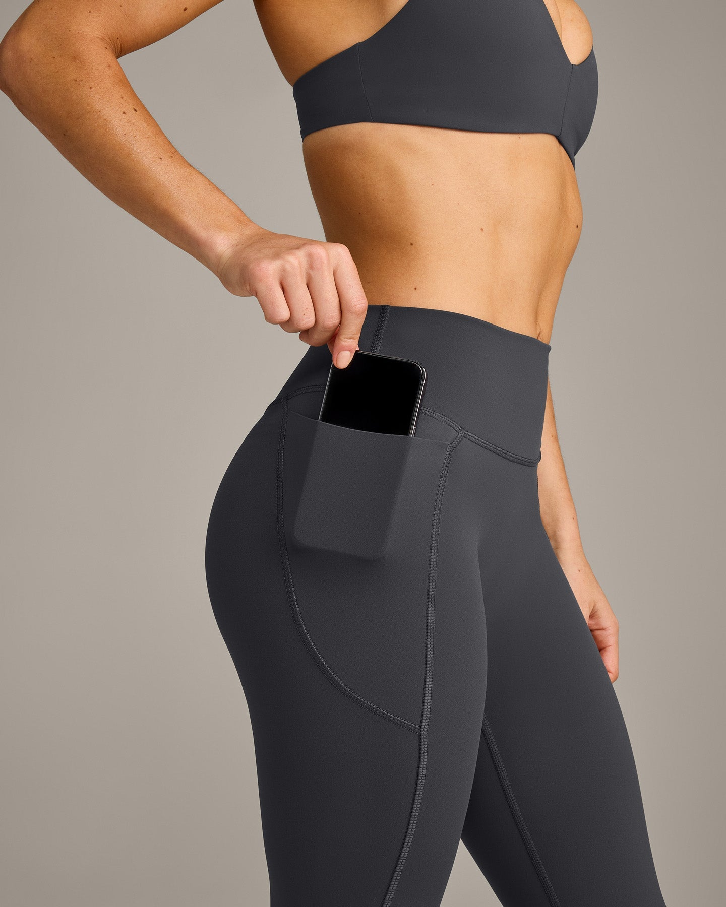 UnifiedMove Pocket Leggings with Bonding with Reflective Logo | Coal - Image 5