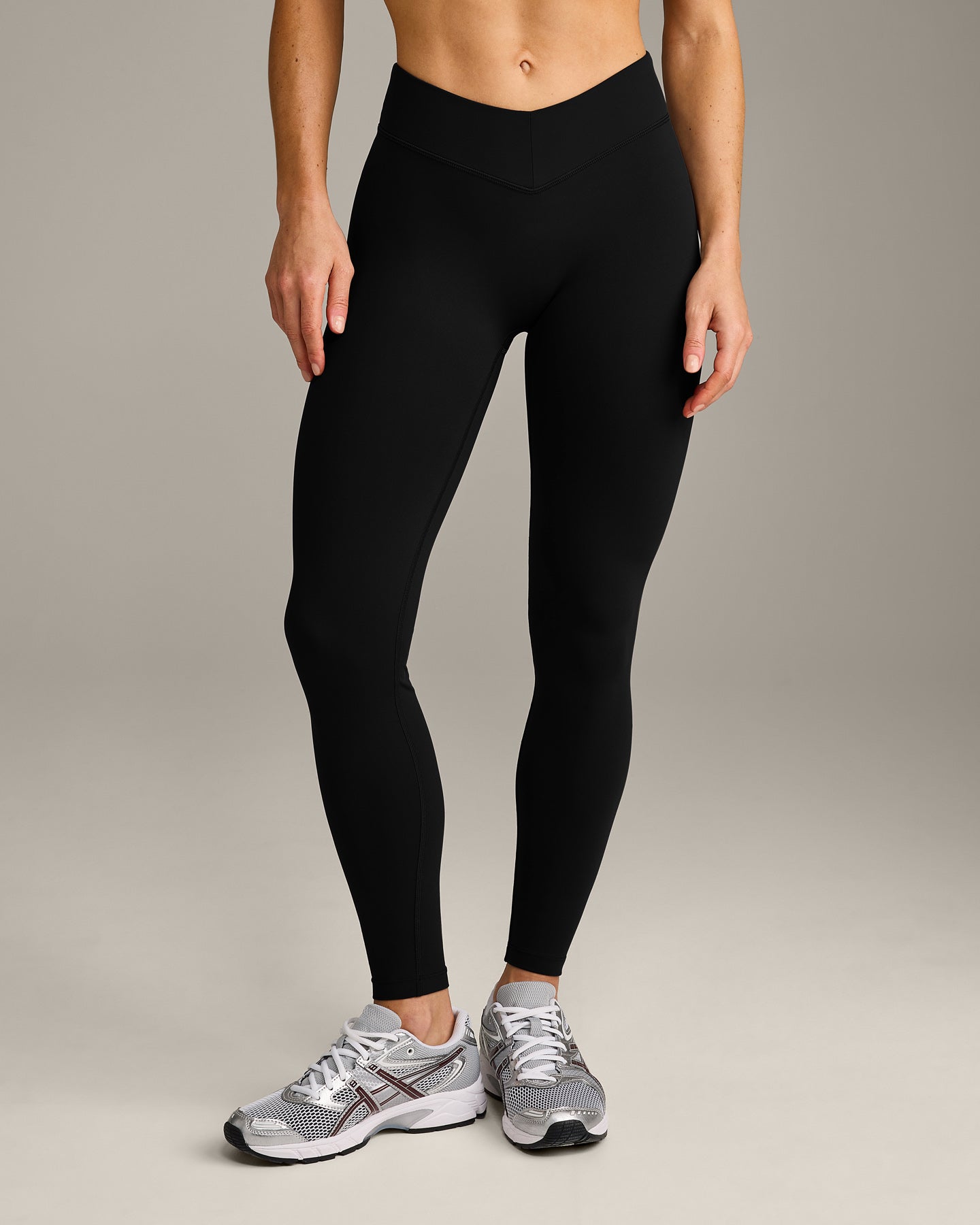 Alternative view of UnifiedMove V Front Mid Rise Leggings with Reflective Logo | Black