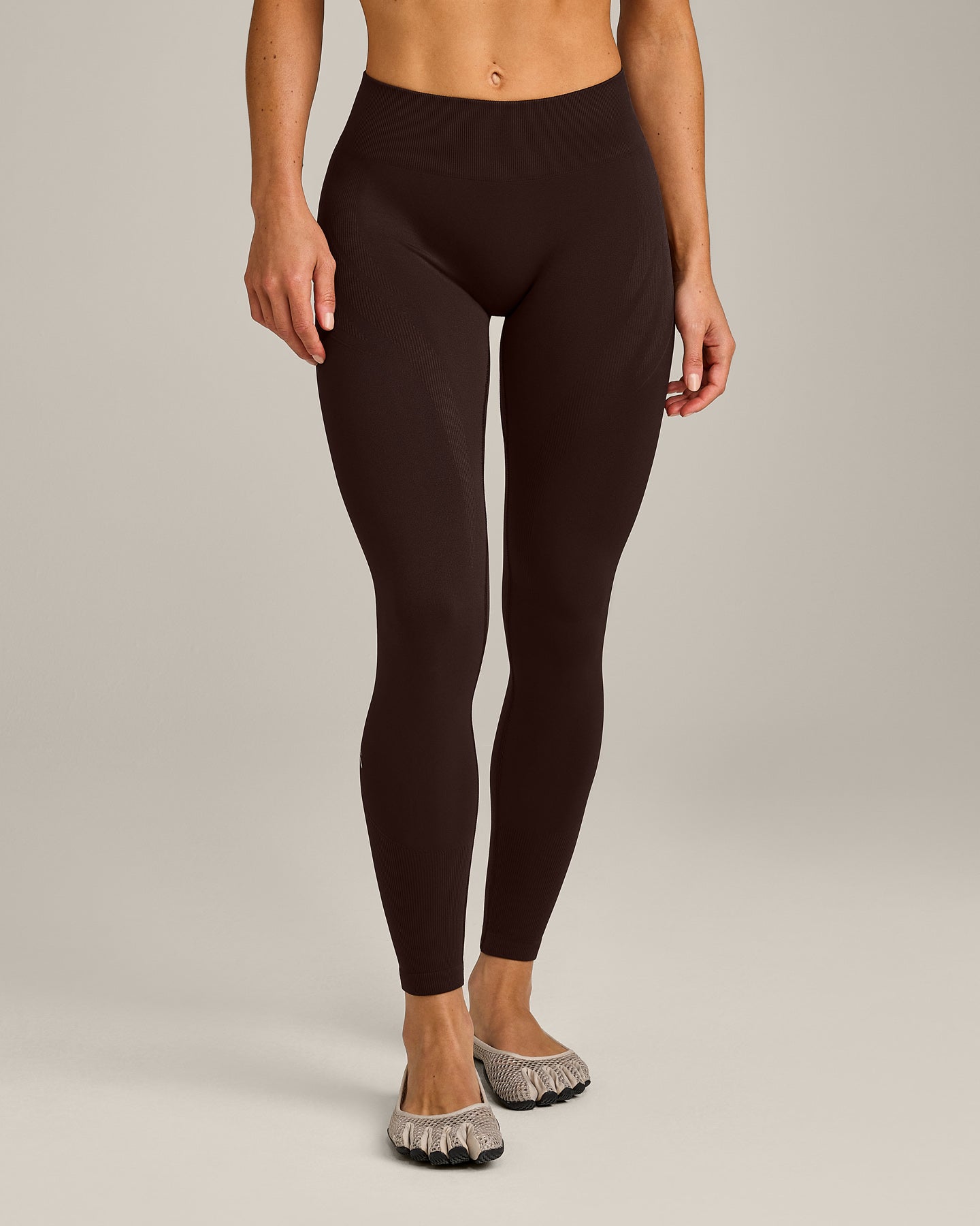EnhanceLift Seamless Leggings with Grey Logo | 70% Cocoa - Image 6